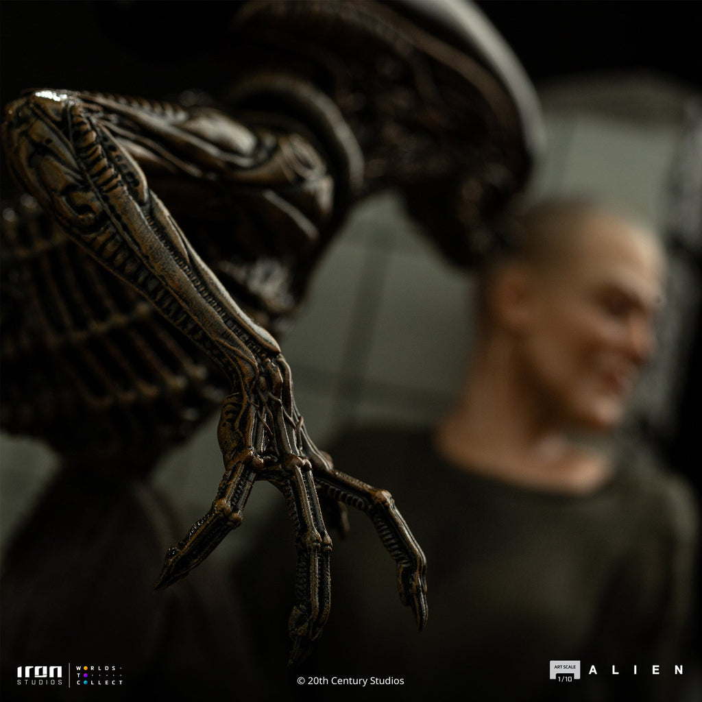 Pre-Order - Statue Ellen Ripley and Dog Alien - Alien 3 - Art Scale 1/10 - Iron Studios